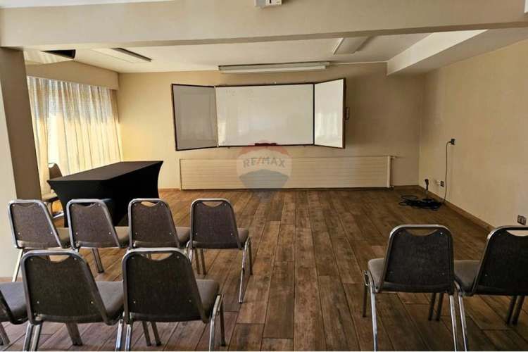 Se arrienda hotel / edificio comercial