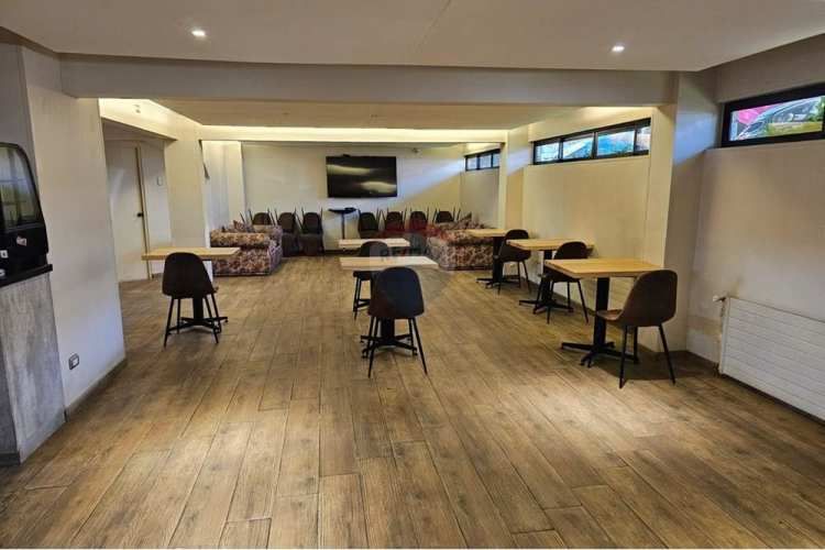 Se arrienda hotel / edificio comercial