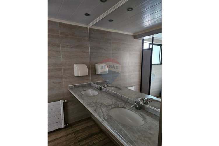 Se arrienda hotel / edificio comercial