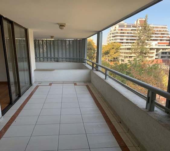 DEPARTAMENTO Amplio departamento en corazón del barrio El Golf