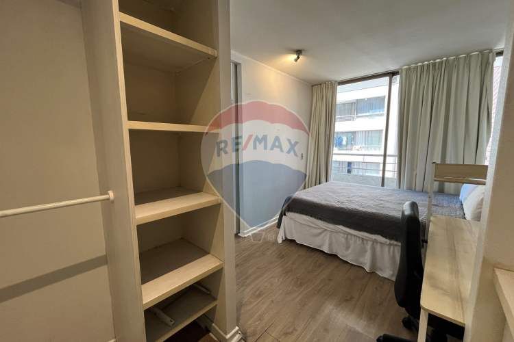 Amoblado 1d+1b+1e+1b. metro s. lucía