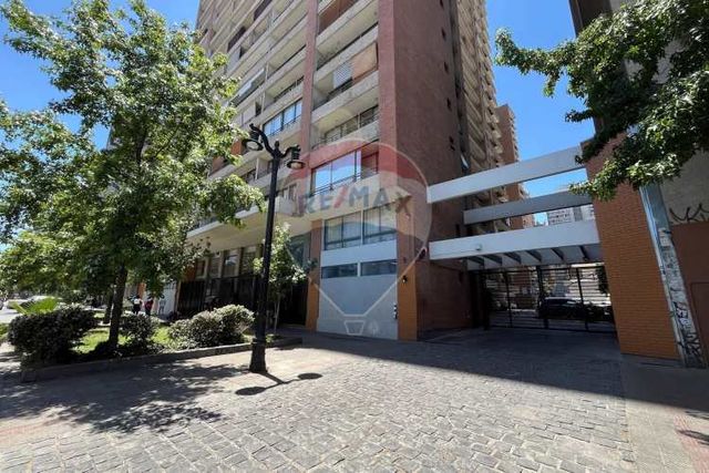 Amoblado 1d+1b+1e+1b. metro s. lucía