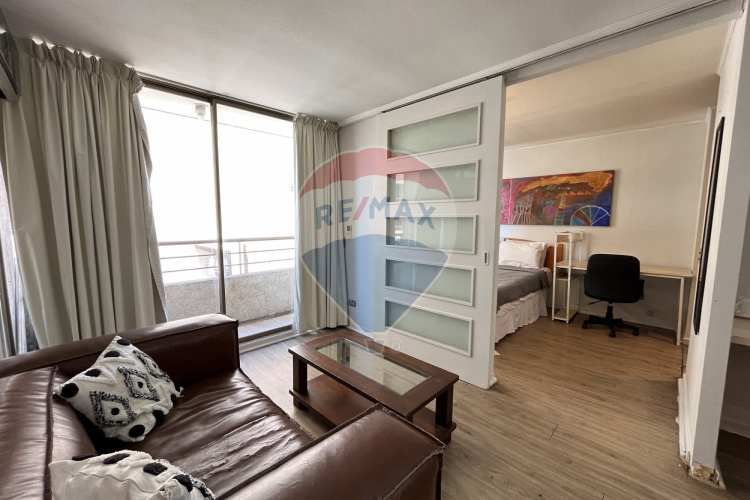 Amoblado 1d+1b+1e+1b. metro s. lucía