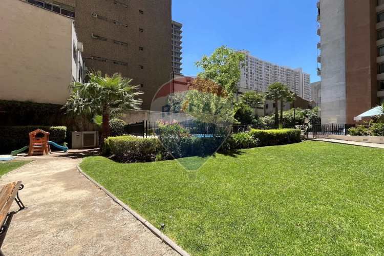 Amoblado 1d+1b+1e+1b. metro s. lucía