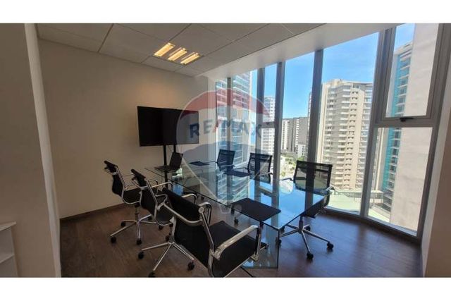 2 estacionamientos! amoblada tu nueva oficina!