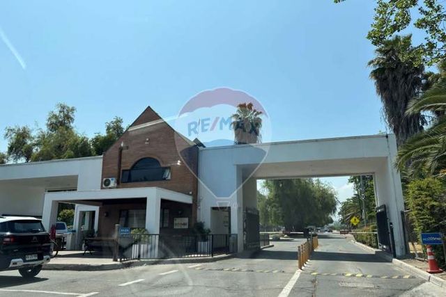 Casa moderna en chicureo: comodidad y estilo