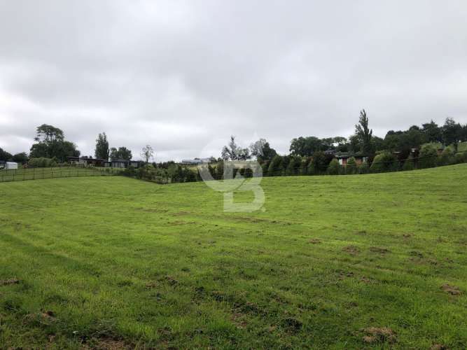 Parcela con vista al lago y volcán en condominio premium