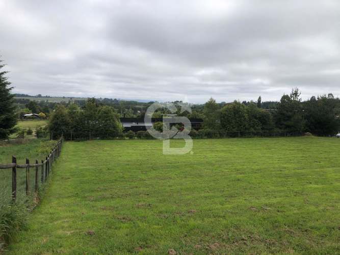 Parcela con vista al lago y volcán en condominio premium