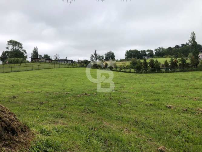 Parcela con vista al lago y volcán en condominio premium