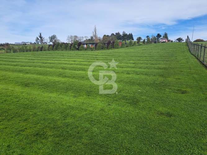 Parcela con vista al lago y volcán en condominio premium