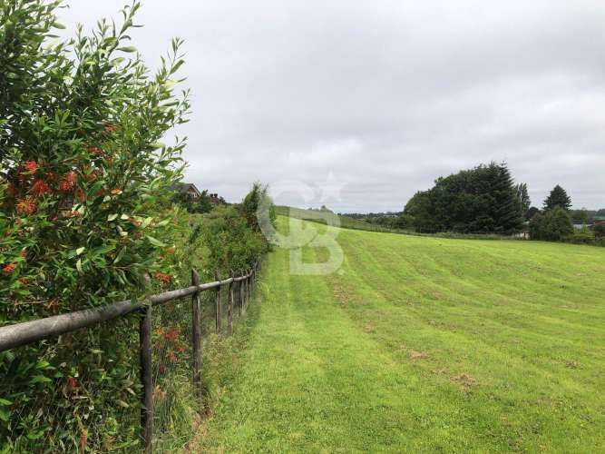 Parcela con vista al lago y volcán en condominio premium