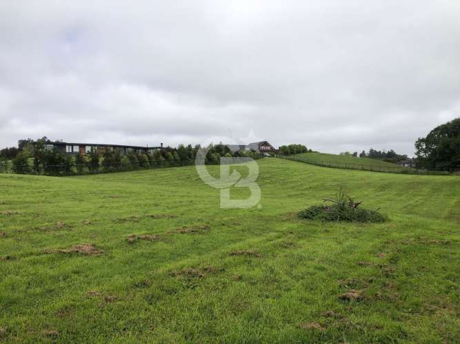 Parcela con vista al lago y volcán en condominio premium