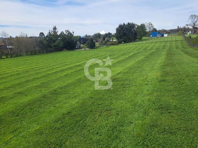 Parcela con vista al lago y volcán en condominio premium