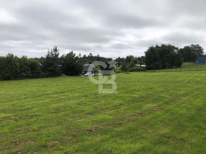 Parcela con vista al lago y volcán en condominio premium