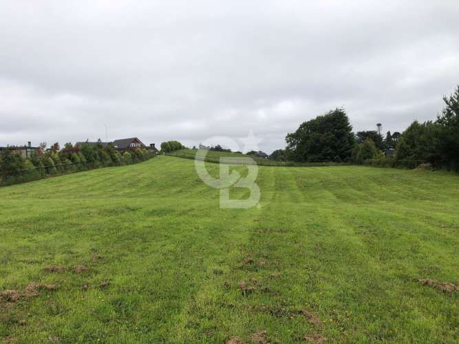 Parcela con vista al lago y volcán en condominio premium