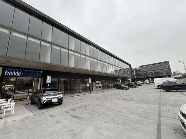 Oficina 31 m2 con estacionamiento y bodega