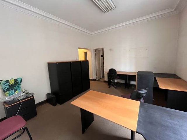 Oficina 93 m2 útiles, 3 privados, Estac. y bodega, Providencia