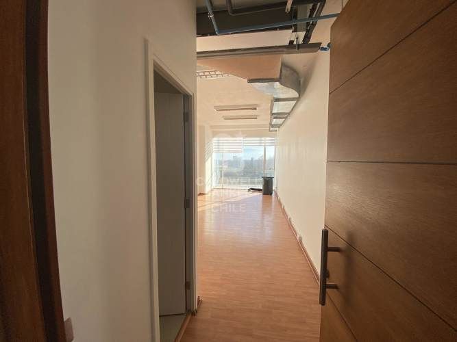 OFICINA CON VISTA DESPEJADA EN PUERTAS DE CHICUREO