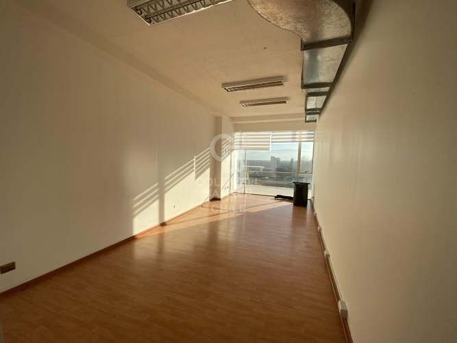 OFICINA CON VISTA DESPEJADA EN PUERTAS DE CHICUREO