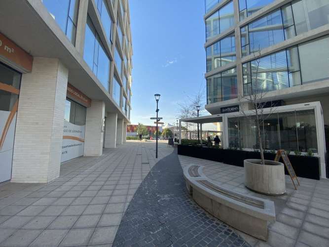 OFICINA CON VISTA DESPEJADA EN PUERTAS DE CHICUREO