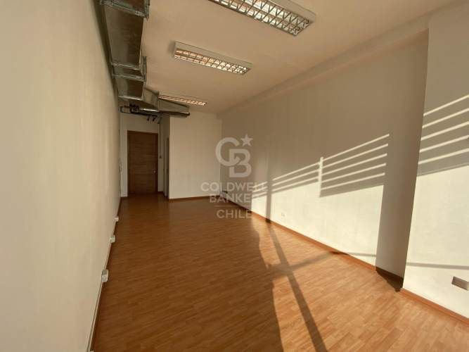 OFICINA CON VISTA DESPEJADA EN PUERTAS DE CHICUREO