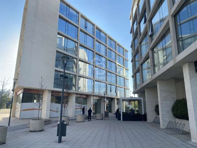 OFICINA CON VISTA DESPEJADA EN PUERTAS DE CHICUREO