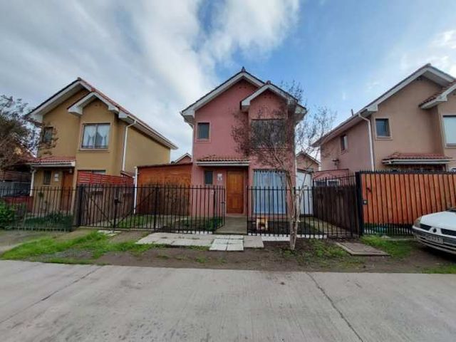 OPORTUNIDAD REMODELADA 5 DORMITORIOS FRENTE A PLAZA