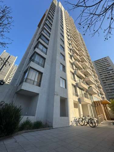 Estupendo departamento cerca de todo metro mall centros de salud en La Florida con estacionamiento y bodega