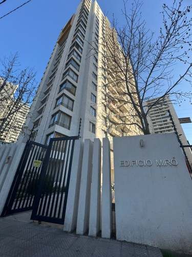 Estupendo departamento cerca de todo metro mall centros de salud en La Florida con estacionamiento y bodega