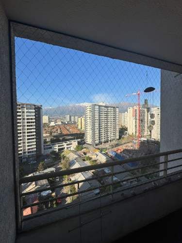 Estupendo departamento cerca de todo metro mall centros de salud en La Florida con estacionamiento y bodega