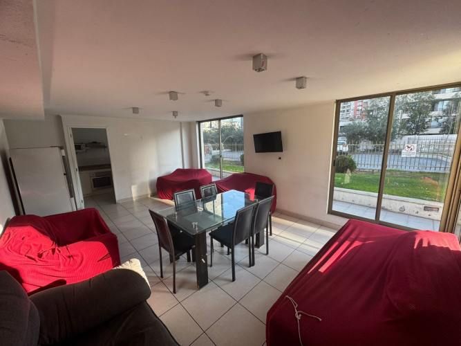 Estupendo departamento cerca de todo metro mall centros de salud en La Florida con estacionamiento y bodega