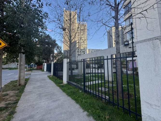 Estupendo departamento cerca de todo metro mall centros de salud en La Florida con estacionamiento y bodega