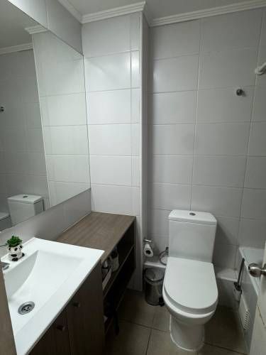 Estupendo departamento cerca de todo metro mall centros de salud en La Florida con estacionamiento y bodega