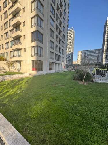 Estupendo departamento cerca de todo metro mall centros de salud en La Florida con estacionamiento y bodega