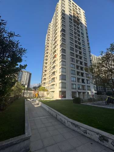 Estupendo departamento cerca de todo metro mall centros de salud en La Florida con estacionamiento y bodega