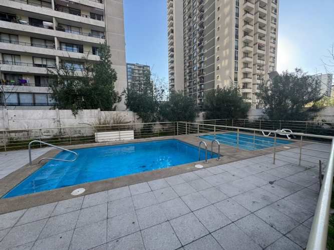 Estupendo departamento cerca de todo metro mall centros de salud en La Florida con estacionamiento y bodega