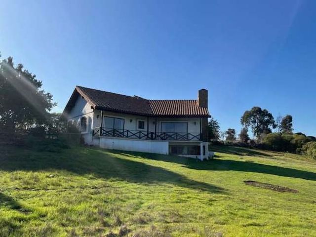 Vive la tranquilidad Parcela con casa y piscina a minutos de la playa en Quintero