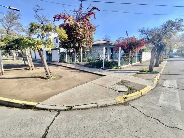 Gran terreno en Macul Casa con excelente proyeccion habitacional o inversion