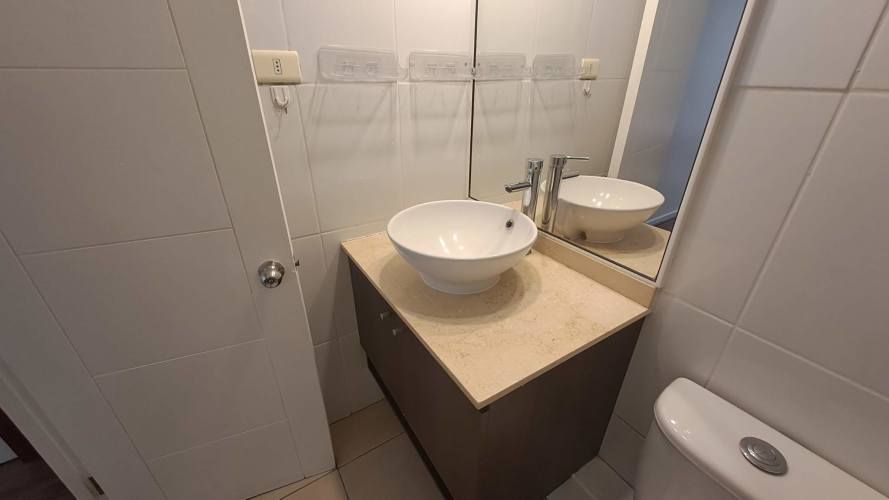 SE ARRIENDA DEPARTAMENTO AÑO CORRIDO EN SANTIAGO CENTRO GASTO COMUN INCLUIDO, 2 DORMITORIOS Y 2 BAÑOS, BODEGA