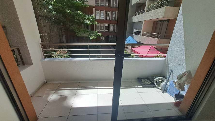 SE ARRIENDA DEPARTAMENTO AÑO CORRIDO EN SANTIAGO CENTRO GASTO COMUN INCLUIDO, 2 DORMITORIOS Y 2 BAÑOS, BODEGA