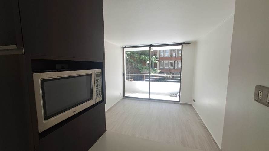 SE ARRIENDA DEPARTAMENTO AÑO CORRIDO EN SANTIAGO CENTRO GASTO COMUN INCLUIDO, 2 DORMITORIOS Y 2 BAÑOS, BODEGA