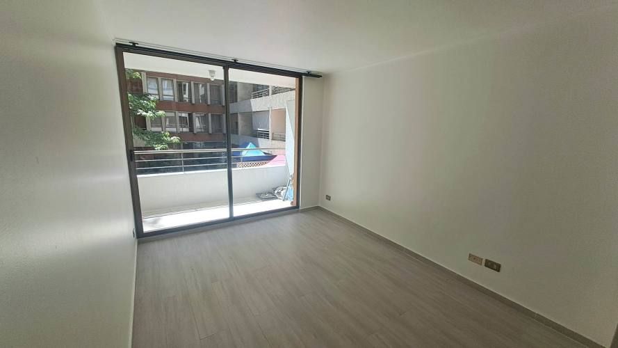 SE ARRIENDA DEPARTAMENTO AÑO CORRIDO EN SANTIAGO CENTRO GASTO COMUN INCLUIDO, 2 DORMITORIOS Y 2 BAÑOS, BODEGA
