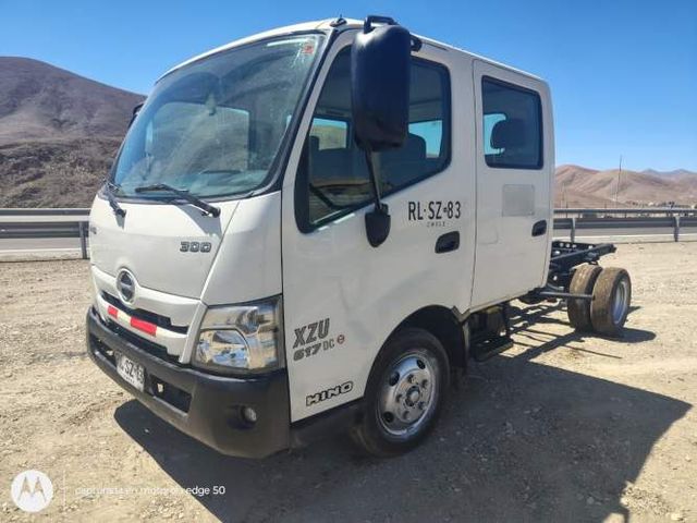 CAMION HINO XZU 617 DOBLE CABINA 2022