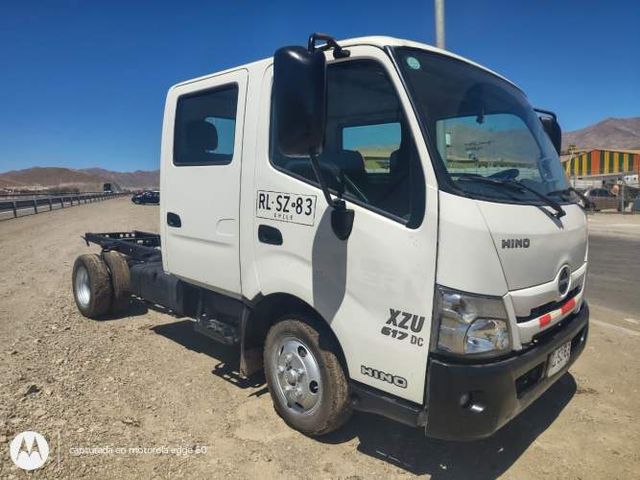 CAMION HINO XZU 617 DOBLE CABINA 2022