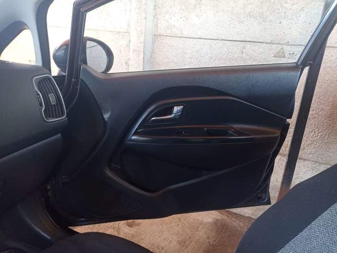 VENDO KIA RIO 5 HATCHBACK