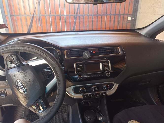 VENDO KIA RIO 5 HATCHBACK