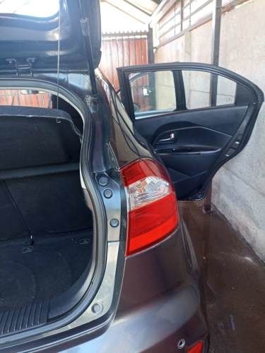 VENDO KIA RIO 5 HATCHBACK