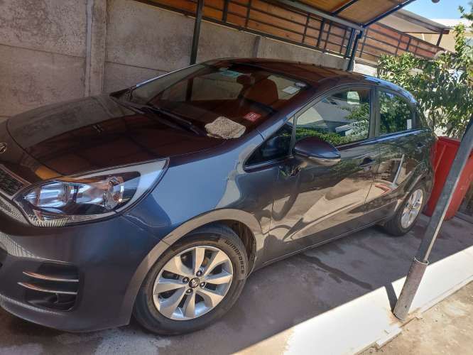 VENDO KIA RIO 5 HATCHBACK