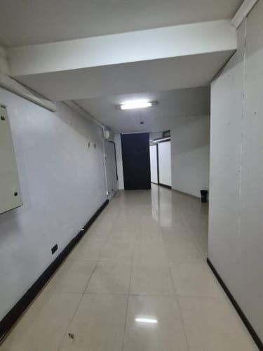 LOCAL COMERCIAL YUNGAY 475. Edificio Medico Escorial