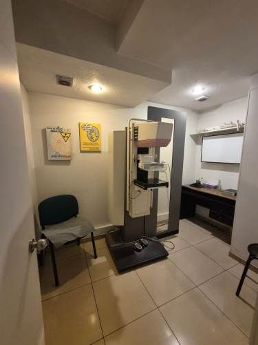 LOCAL COMERCIAL YUNGAY 475. Edificio Medico Escorial